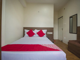 Rising Inn by OYO Rooms