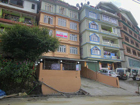Rising Inn by OYO Rooms