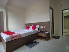 Rising Inn by OYO Rooms