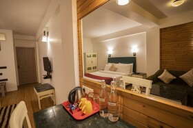 Treenz Kanta Chumbi Residency
