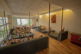 Treenz Kanta Chumbi Residency