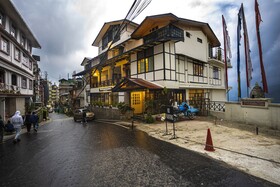 Treenz Kanta Chumbi Residency