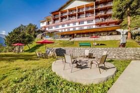 Summit Khangri Karpo Retreat & Spa