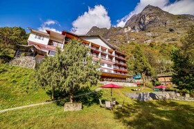 Summit Khangri Karpo Retreat & Spa