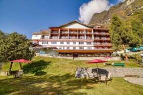 Summit Khangri Karpo Retreat & Spa