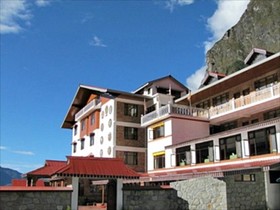 Yarlam Resort