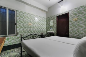Sakthi Lodge by OYO Rooms