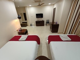 Hotel Akshay Grand
