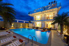 Den's Beach House