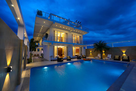 Den's Beach House