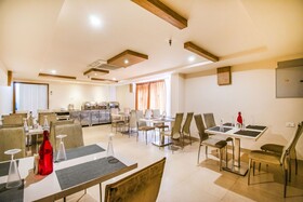 Hotel Royal Castle Inn by FabHotels