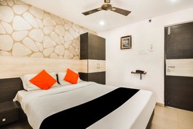 Hotel Rr Grand by OYO Rooms