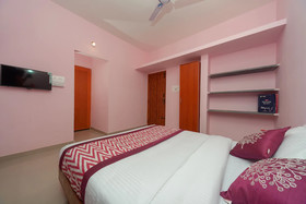OYO 15702 Thulsi Residency