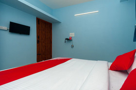 OYO 15702 Thulsi Residency