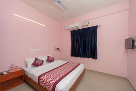 OYO 15702 Thulsi Residency
