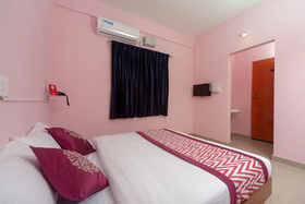 OYO 15702 Thulsi Residency