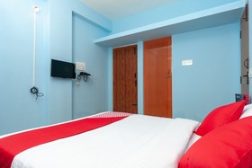 OYO 15702 Thulsi Residency