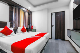 OYO Flagship 22529 Elegance Inn