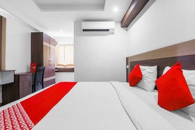 OYO Flagship 22529 Elegance Inn