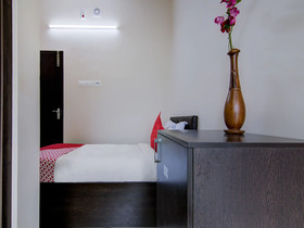 Royal Stay by OYO Rooms