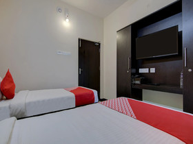 Royal Stay by OYO Rooms