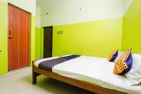 Senaithalaivar Residency by OYO Rooms