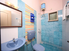 OYO 15517 Kms House