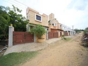 OYO 15517 Kms House