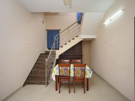 OYO 15517 Kms House
