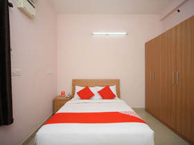 OYO 15517 Kms House
