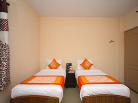 OYO 15517 Kms House