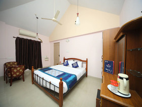 OYO 15517 Kms House