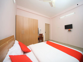 OYO 15517 Kms House