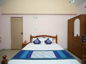 OYO 15517 Kms House