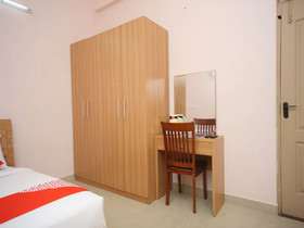 OYO 15517 Kms House