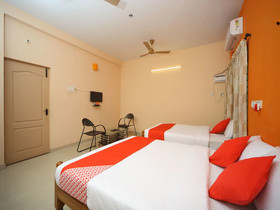 OYO 15517 Kms House