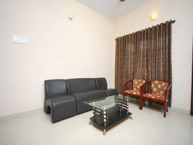 OYO 15517 Kms House