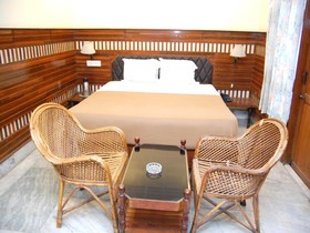 R.R. Hotel