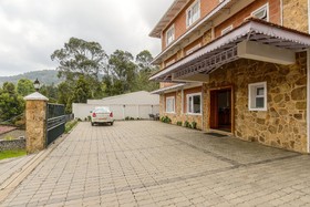 Altius Nest Hotel