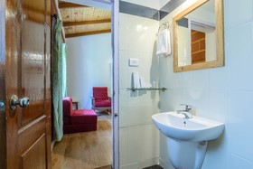 Altius Nest Hotel