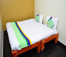 Le Vanira Inn