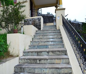Le Vanira Inn