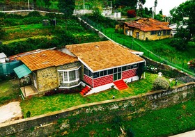 The British House by Xacro Stays