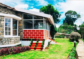 The British House by Xacro Stays