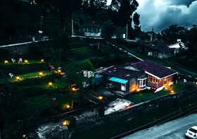 The British House by Xacro Stays