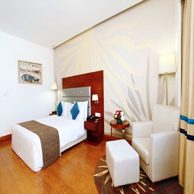Abu Sarovar Portico