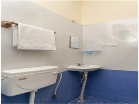 Adhithya Inn by OYO Rooms