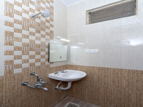 Akash Inn Elite By OYO Rooms