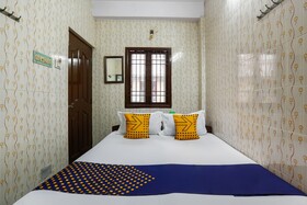 Ams Guest House by OYO Rooms