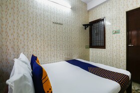Ams Guest House by OYO Rooms